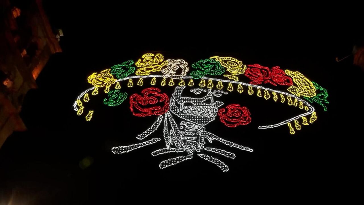 CNNE 1288933 - ciudad de mexico se ilumina con tematica del dia de muertos