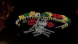 CNNE 1288933 - ciudad de mexico se ilumina con tematica del dia de muertos