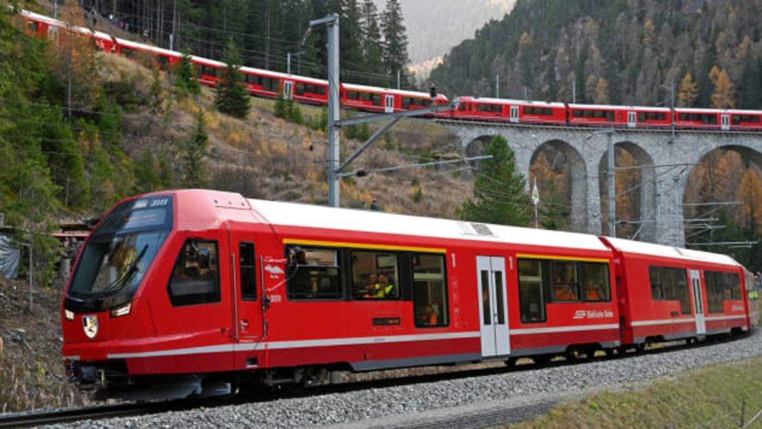 El tren descendió casi 800 metros en su descenso de las montañas.