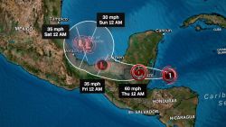 CNNE 1290997 - el huracan lisa amenaza a centroamerica