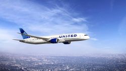 CNNE 1291231 - pilotos de united exigen nueva propuesta de incremento