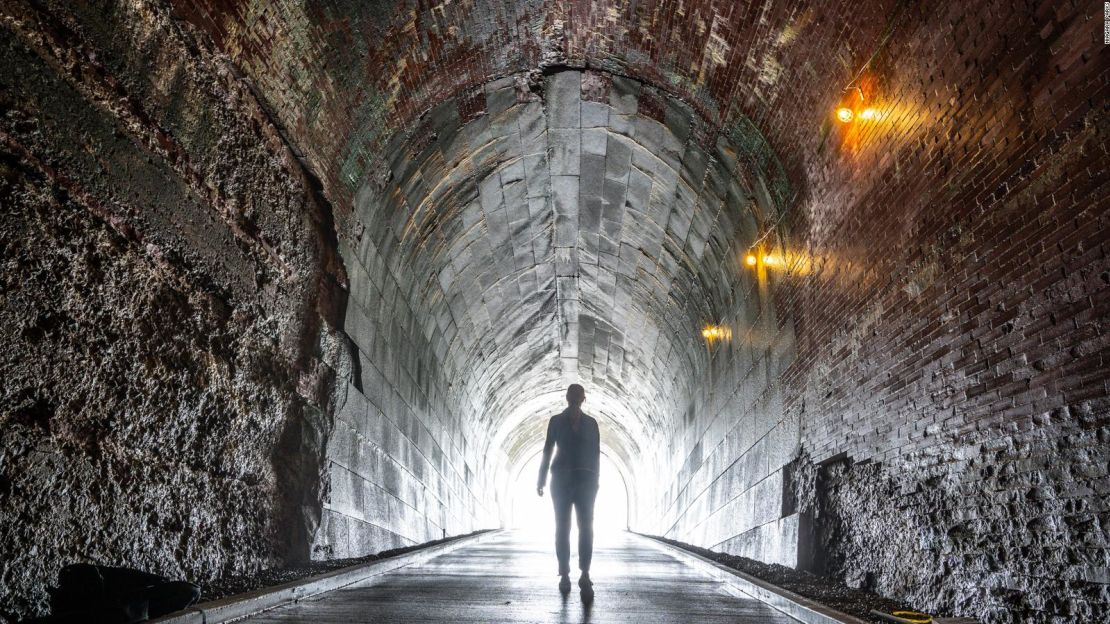 El túnel llegó a contener 71.000 galones de agua que se movían a nueve metros por segundo.