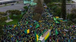 CNNE 1291455 - bolsonaro pide a los manifestantes desbloquear las carreteras de brasil