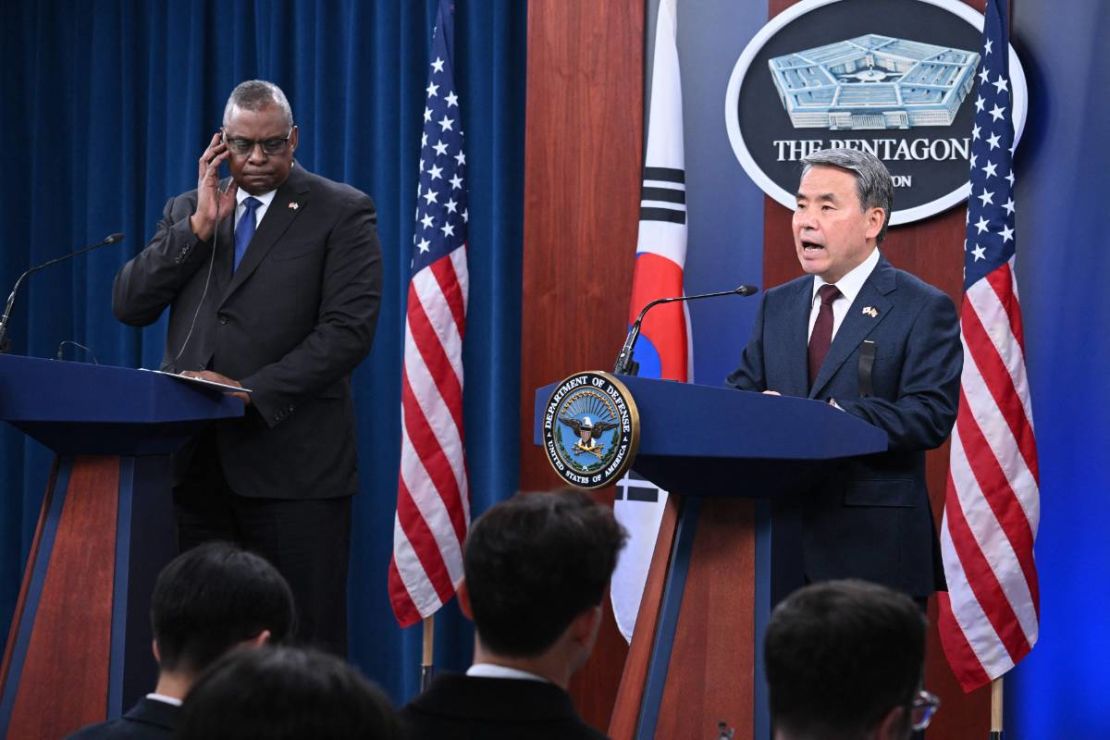 El ministro de Defensa de Corea del Sur, Lee Jong Sup, habla durante una conferencia de prensa conjunta con el secretario de Defensa de EE.UU., Lloyd Austin, el 3 de noviembre de 2022.