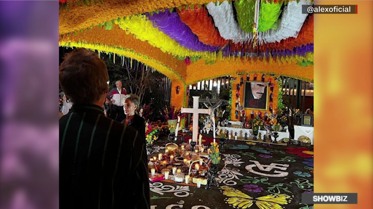 CNNE 1291925 - alejandro fernandez celebra a su padre en el dia de muertos