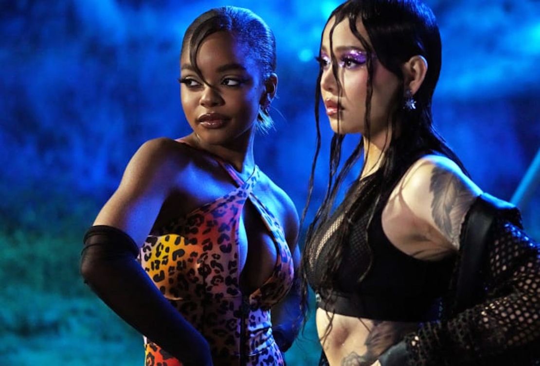 El actor Marsai Martin y la estrella de TikTok Bella Poarch son vistos durante Savage X Fenty Show Vol. 4.