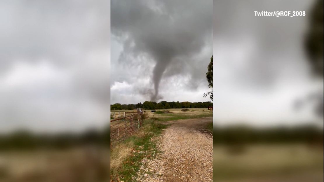 Tornado aterriza en Sulphur Springs, Texas.