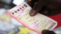 CNNE 1292830 - lo que debes saber antes de comprar tu boleto de powerball