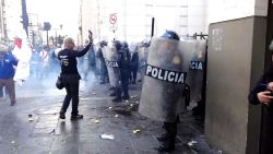 CNNE 1292851 - peru- manifestaciones por crisis politica del pais