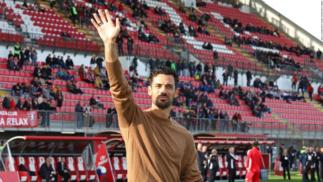 CNNE 1293077 - pablo mari regresa a la cancha del monza tras ser apunalado