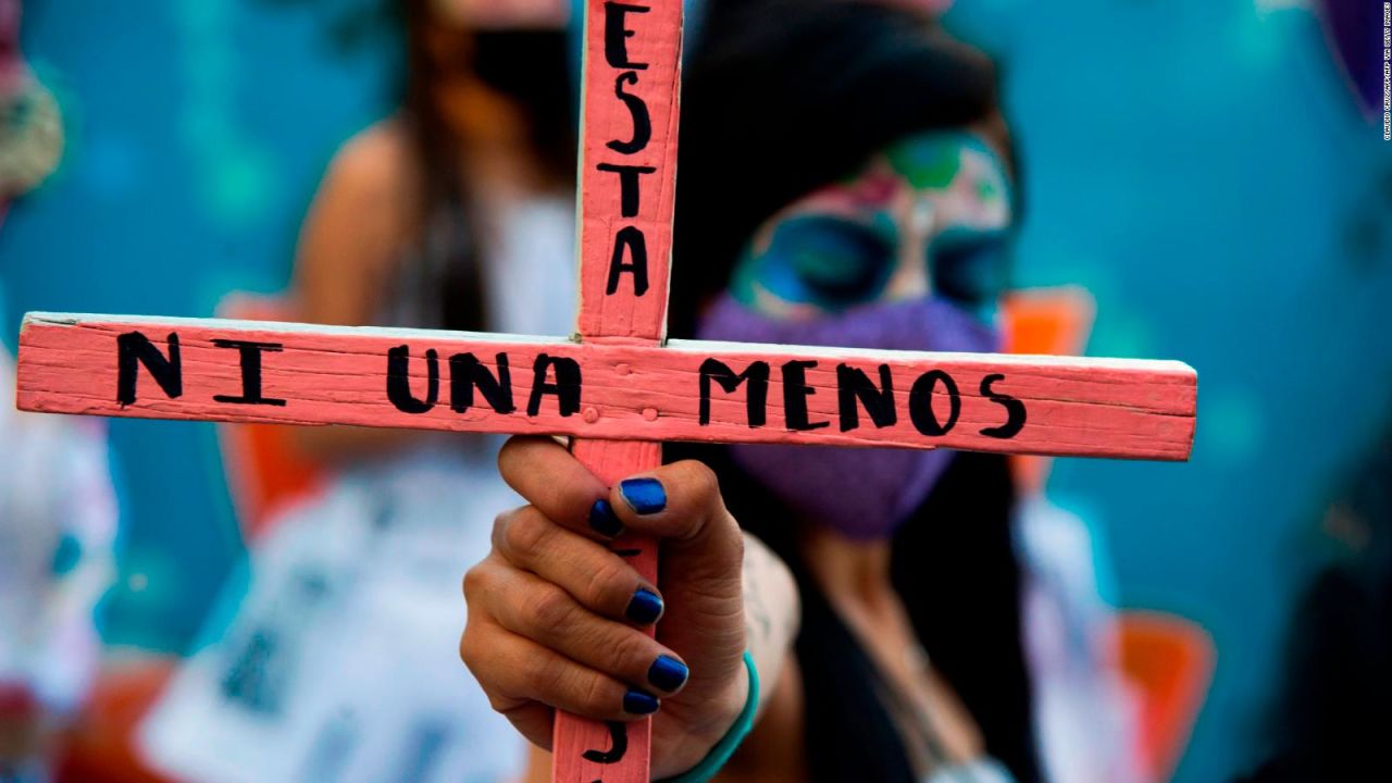 CNNE 1293627 - fiscalias se enfrentan por versiones sobre muerte de mujer