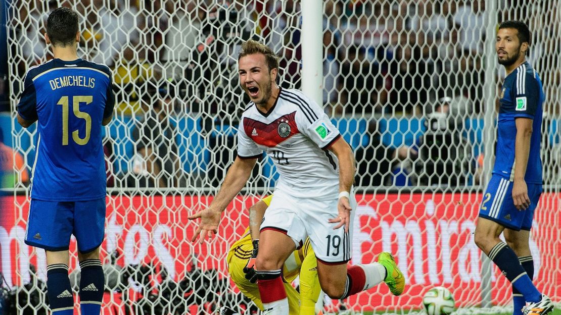 Mario Götze celebra su gol en la prórroga de la final del Mundial de Brasil, en el estadio Maracaná el 13 de julio de 2014.