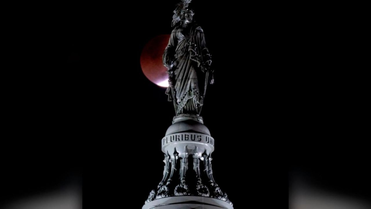 CNNE 1294040 - las imagenes que dejo el ultimo eclipse de "luna de sangre" hasta 2025