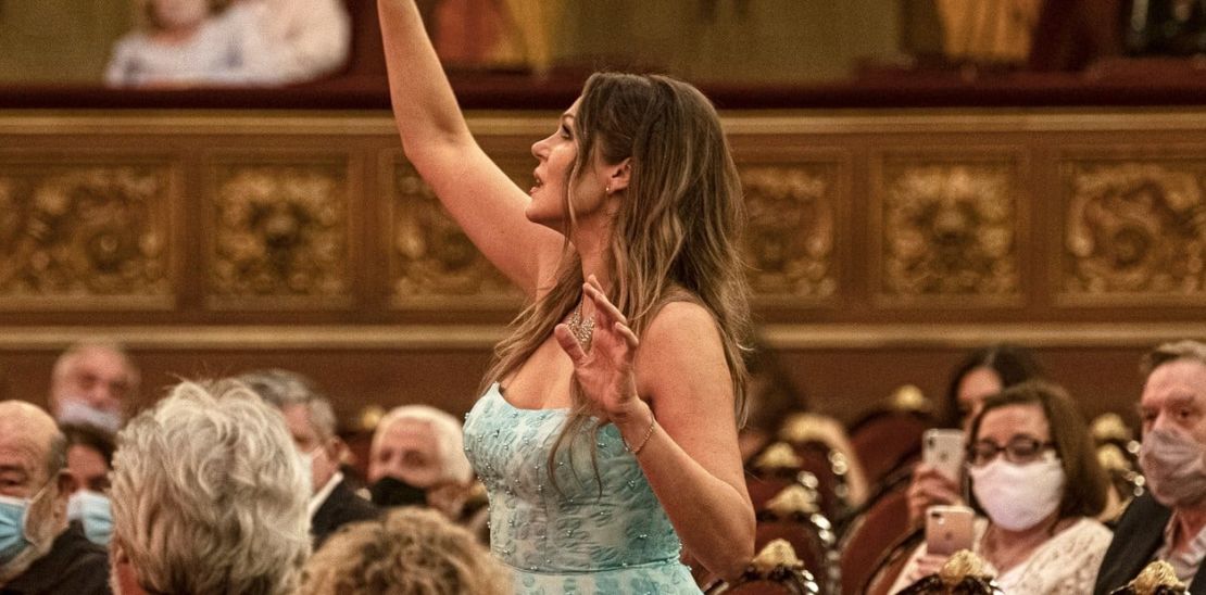 La noche que la soprano Kristine Opolais hechizó al Colón cantando desde el centro de la sala. Foto: TEATRO COLÓN / MÁXIMO PARPAGNOLI.