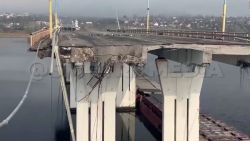 CNNE 1296140 - destruyen importante puente de jerson tras la retirada de tropas rusas