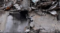 CNNE 1297298 - las obras que banksy pinto en ciudad ucraniana bombardeada por rusia