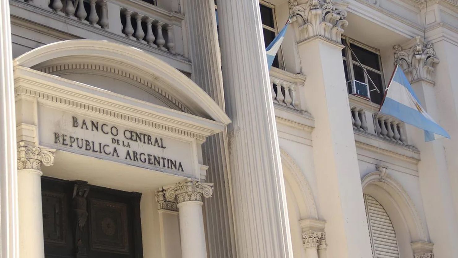 https://media.cnn.com/api/v1/images/stellar/prod/cnne-1297504-banco-central.jpg?c=16x9&q=h_833,w_1480,c_fill
