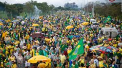 CNNE 1298203 - simpatizantes de bolsonaro se concentran frente a cuarteles del ejercito