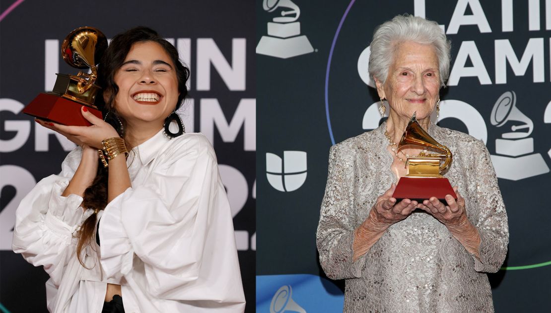 De izquierda a derecha: Silvana Estrada y Ángela Álvarez, ganadoras de la categoría mejor nueva artista.