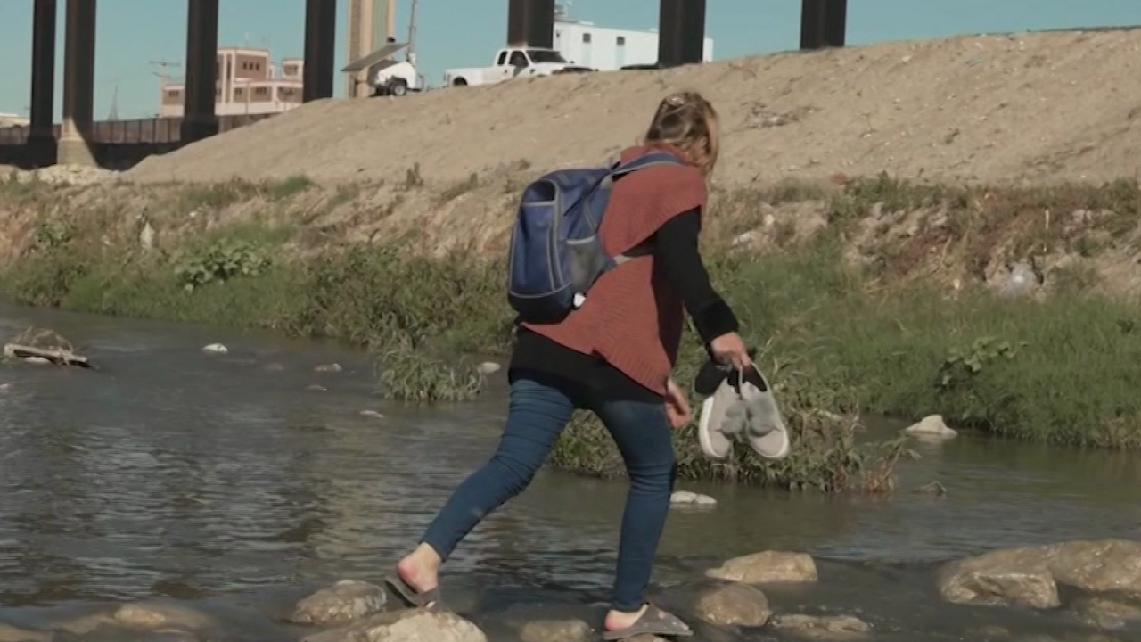 CNNE 1300060 - entre la confusion y el limbo migrantes que aspiran asilo esperan en la frontera