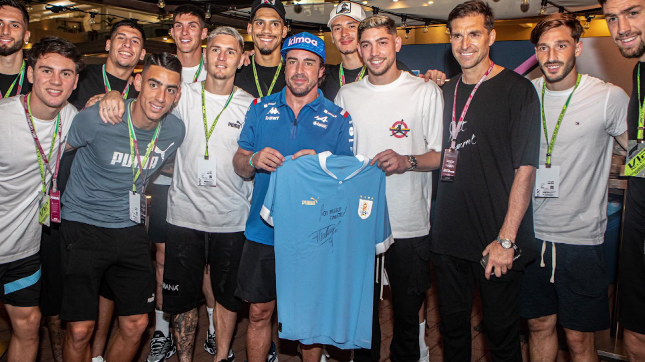 CNNE 1300103 - el encuentro de fernando alonso y la seleccion de uruguay