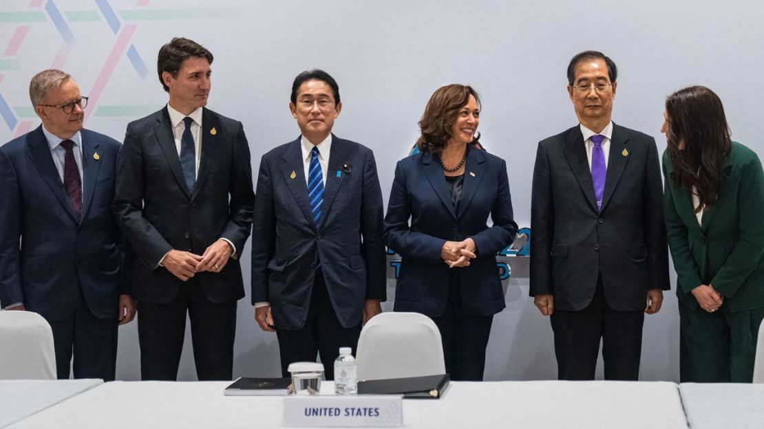 La vicepresidenta de EE.UU., Kamala Harris, se reúne con los aliados de EE.UU. en la APEC luego del lanzamiento de un misil balístico de Corea del Norte el viernes. Crédito: Haiyun Jiang/Pool/AFP/Getty Images