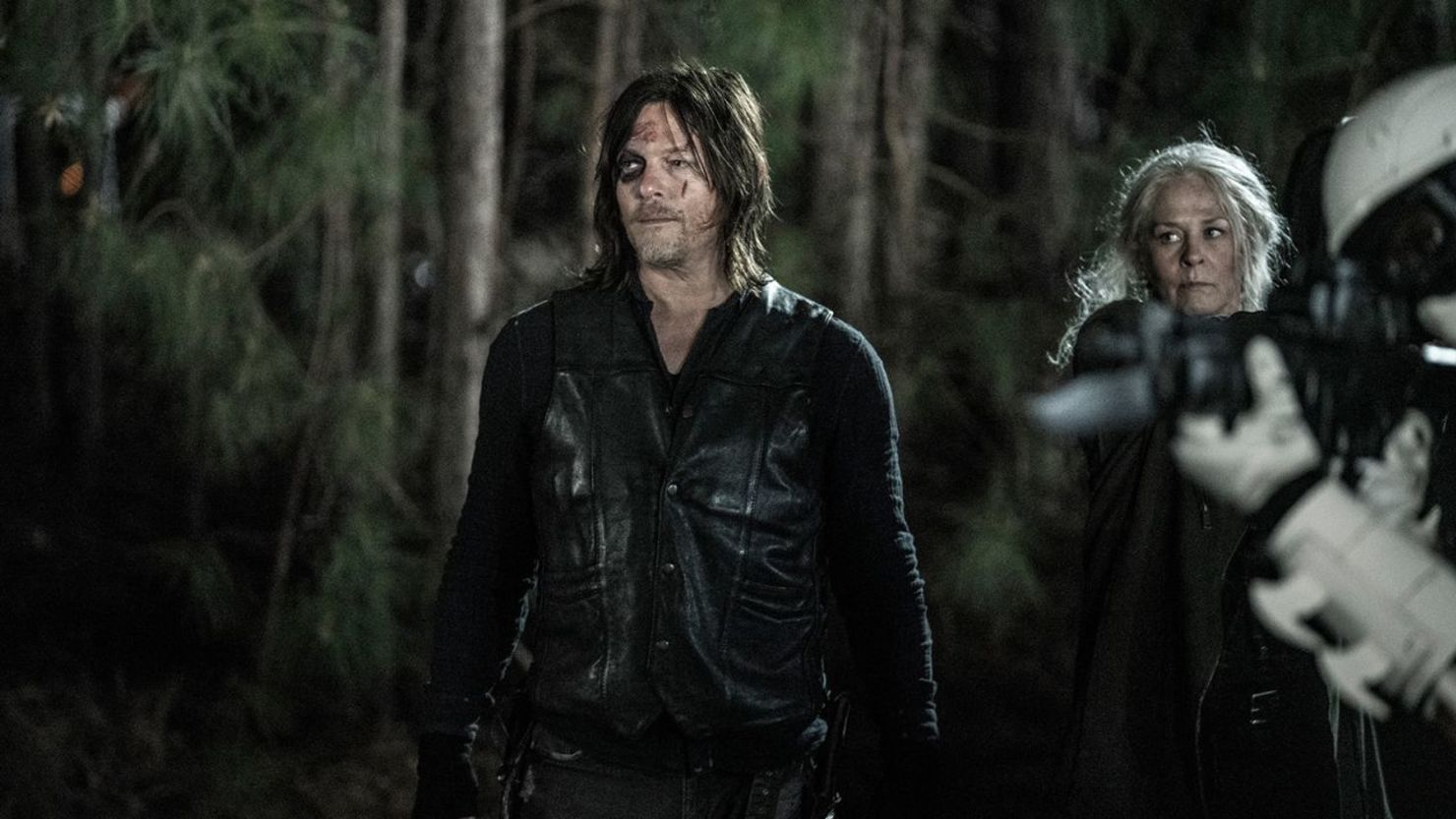 Norman Reedus y Melissa McBride en el final de la serie "The Walking Dead".
Jace Downs/AMC