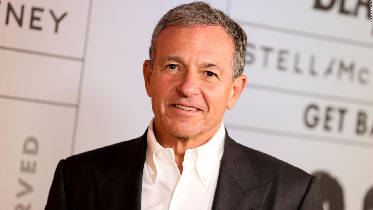 CNNE 1301185 - disney pide al exdirector bob iger que regrese a la compania