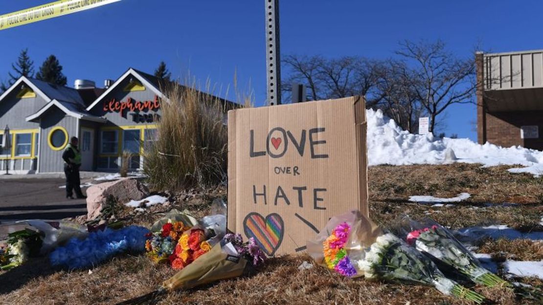 CNNE 1301590 - colorado-springs-shooting-1120