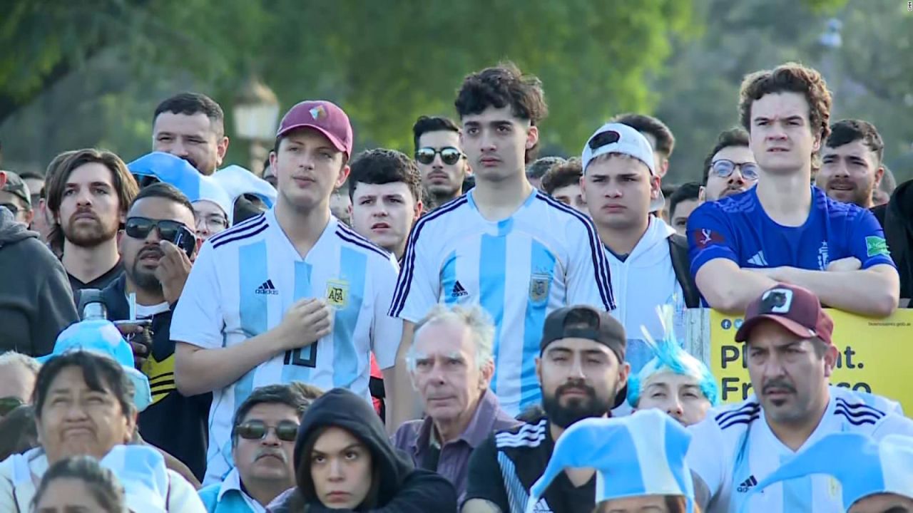 CNNE 1301948 - la reaccion de los argentinos ante la derrota con arabia saudita