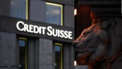 CNNE 1302596 - credit suisse reconoce perdidas por us$ 1-600 millones