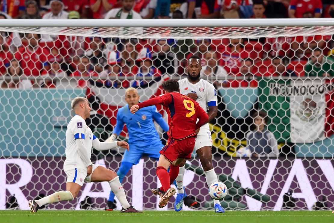 Gavi, al momento de marcar su primer gol en un mundial de fútbol. Crédito: Stu Forster/Getty Images