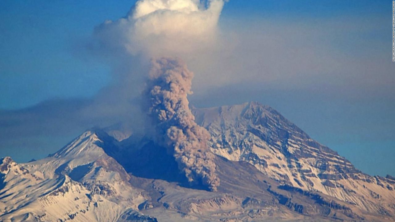 CNNE 1303444 - este volcan esta "extremadamente activo" y preocupa una posible erupcion