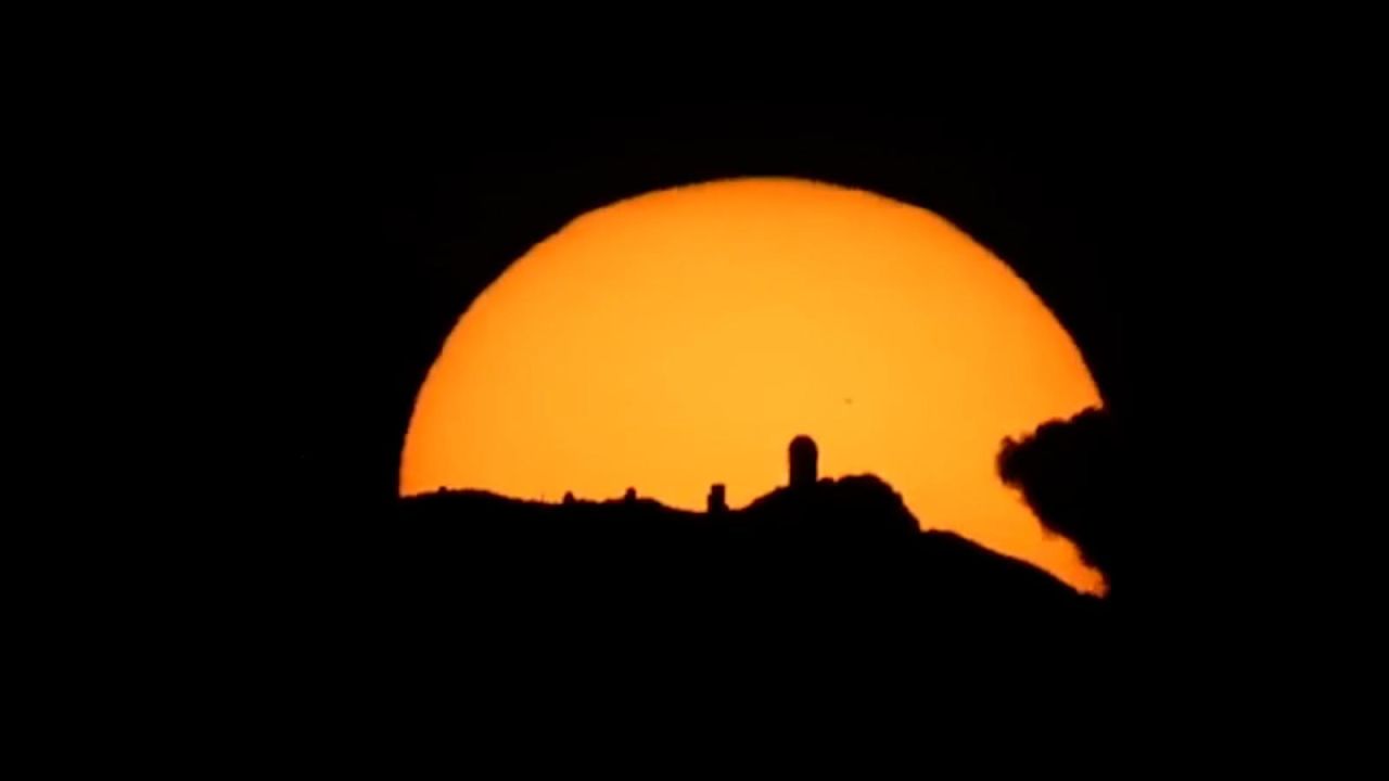 CNNE 1303504 - espectacular atardecer desde un potente observatorio