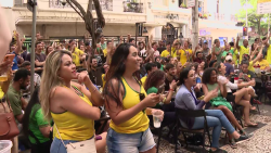 CNNE 1303566 - brasil baila samba tras el triunfo contra serbia en qatar 2022