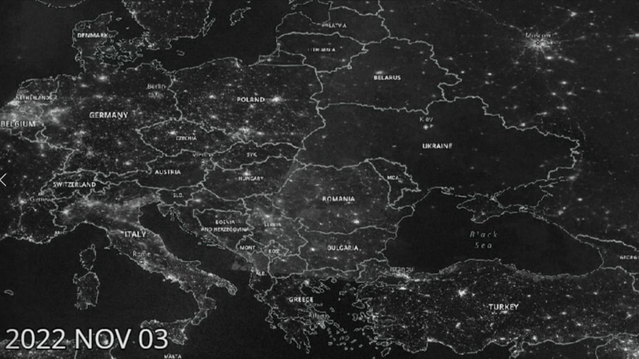 CNNE 1303621 - imagenes satelitales muestran a ucrania en la oscuridad