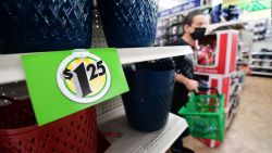 CNNE 1304023 - ¿por que funciona el aumento de precios de dollar tree?