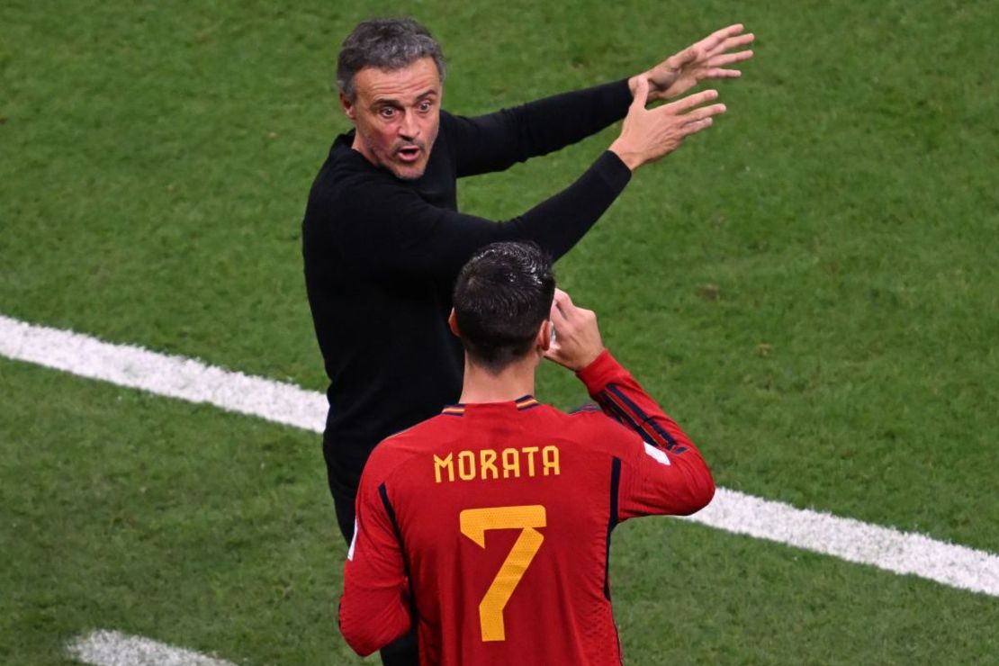 Luis Enrique y Álvaro Morata. Crédito: KIRILL KUDRYAVTSEV/AFP via Getty Images