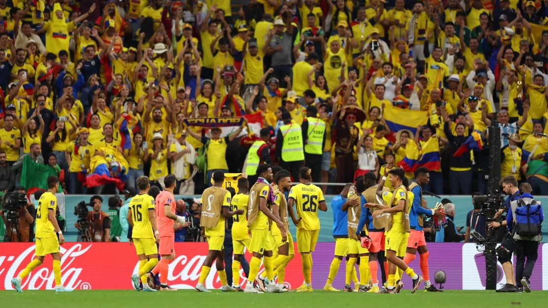 La selección de Ecuador en su partido inaugural contra la anfitriona Qatar.