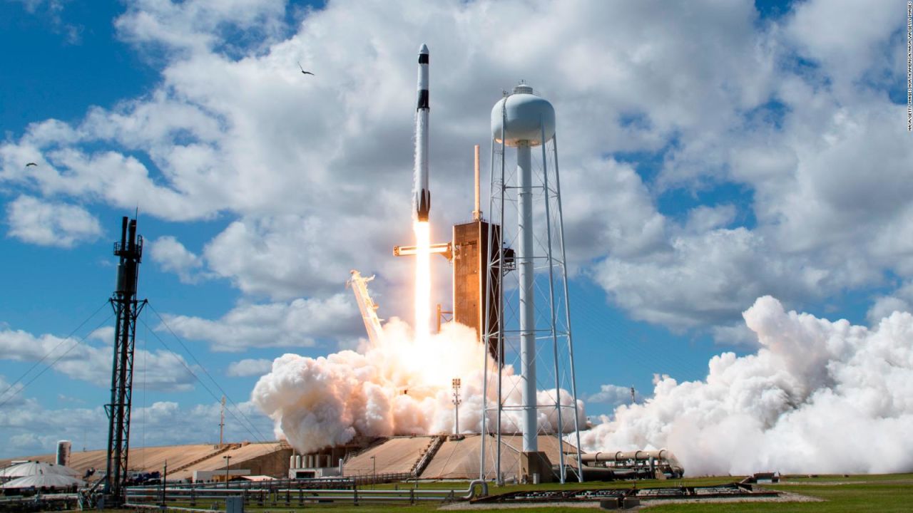 CNNE 1305065 - mision de spacex lleva suministros a estacion espacial internacional