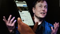 CNNE 1305676 - elon musk sigue tomando decisiones polemicas en twitter-