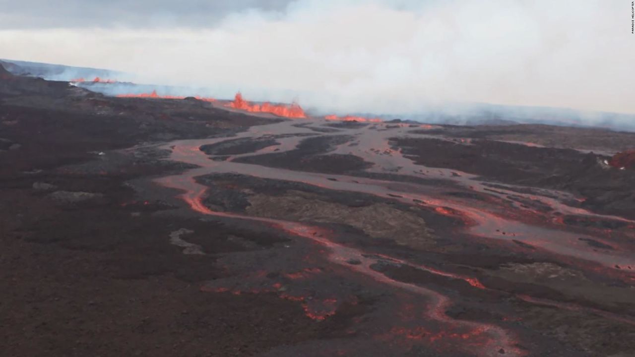 CNNE 1305709 - mira los impresionantes rios de lava del volcan mauna loa
