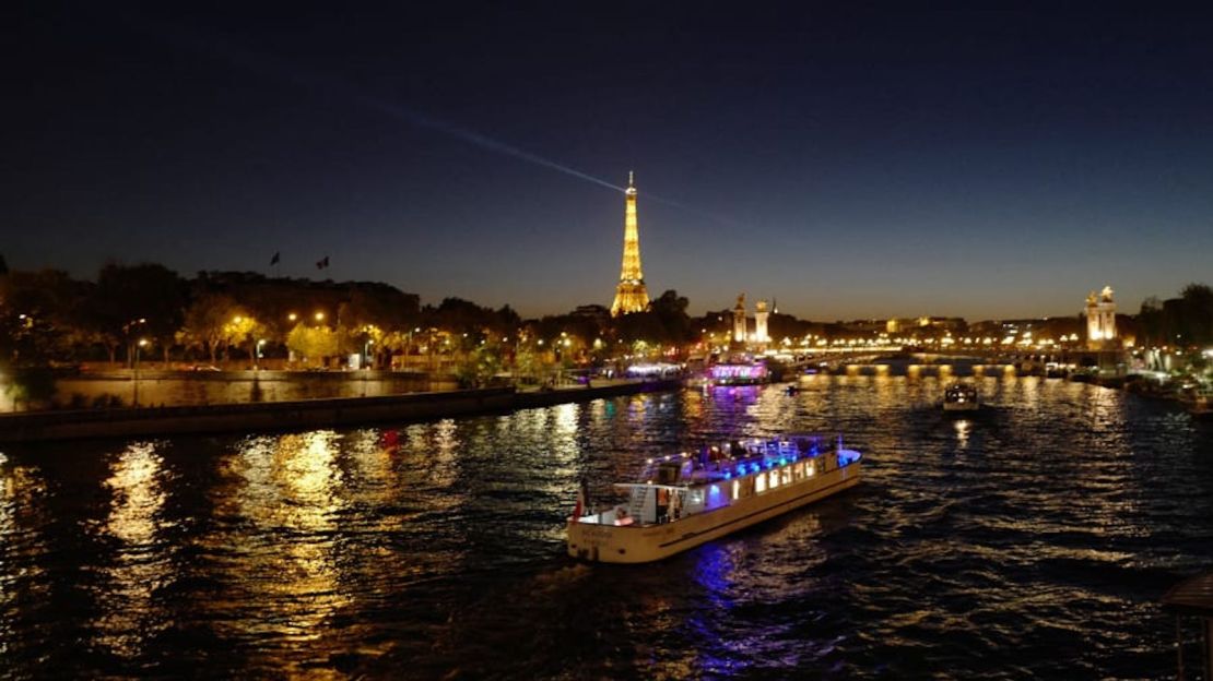 Una vista nocturna de París