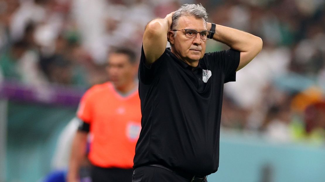 Gerardo "Tata" Martino en el partido de México contra Arabia Saudita.