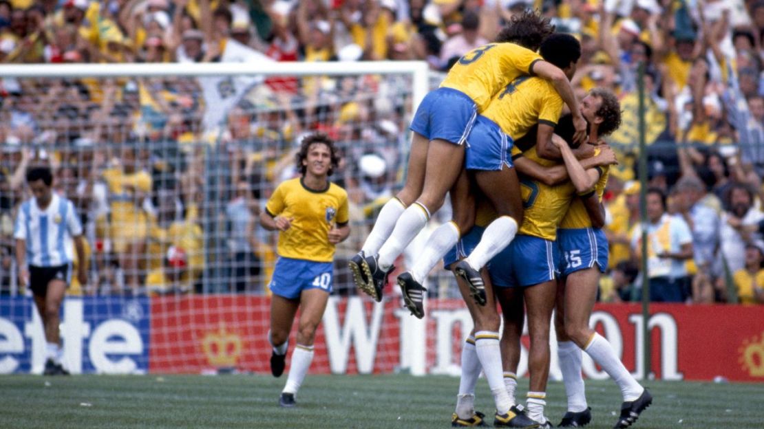 Los jugadores brasileños celebran un gol contra Argentina. Crédito: Mark Leech/Offside/Getty Images