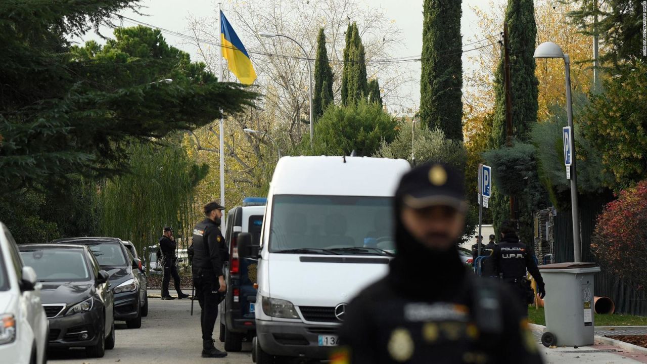 CNNE 1307632 - hallan un paquete sospechoso en la embajada de ucrania en madrid