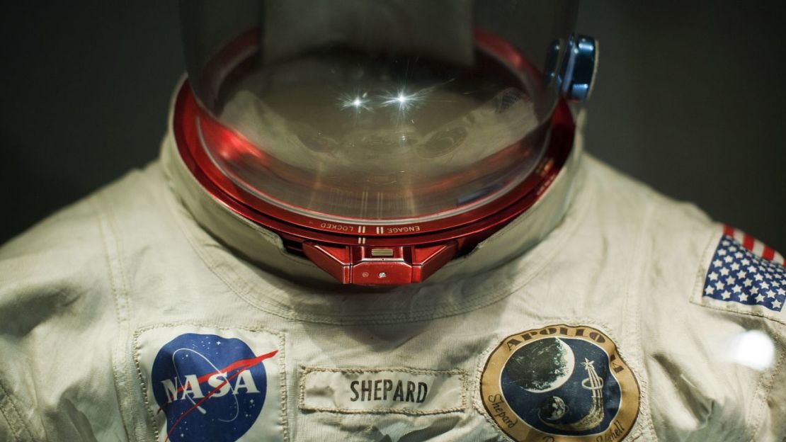 El traje EVA de Shepard expuesto en el Complejo de Visitantes del Centro Espacial Kennedy, en Cabo Cañaveral, Florida. Crédito: Matt Stroshane / Getty Images