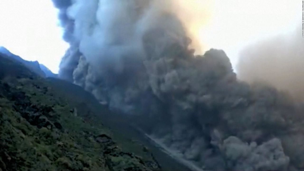 CNNE 1309268 - italia- alerta naranja por nueva erupcion del stromboli