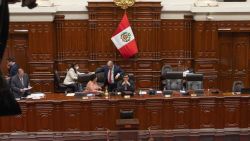 CNNE 1310281 - el congreso de peru aprueba mocion de vacancia contra castillo