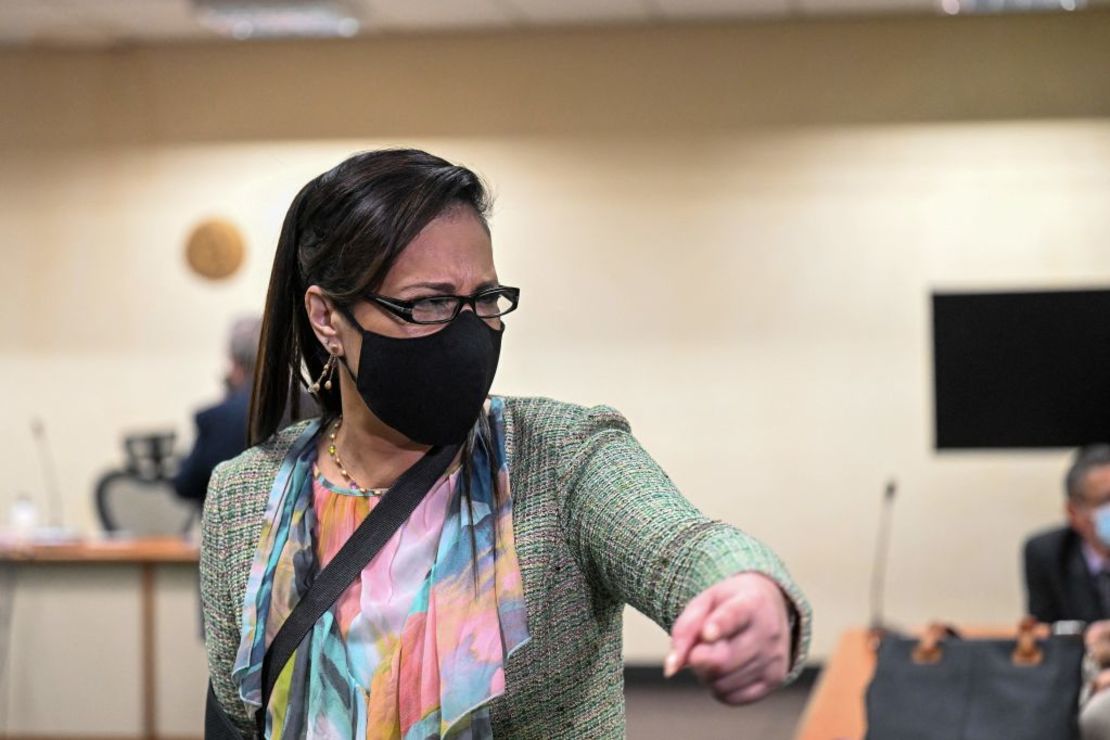 La exvicepresidenta de Guatemala Roxana Baldetti antes de escuchar su sentencia durante una audiencia en la corte de Ciudad de Guatemala el 7 de diciembre de 2022. Crédito: JOHAN ORDONEZ/AFP vía Getty Images